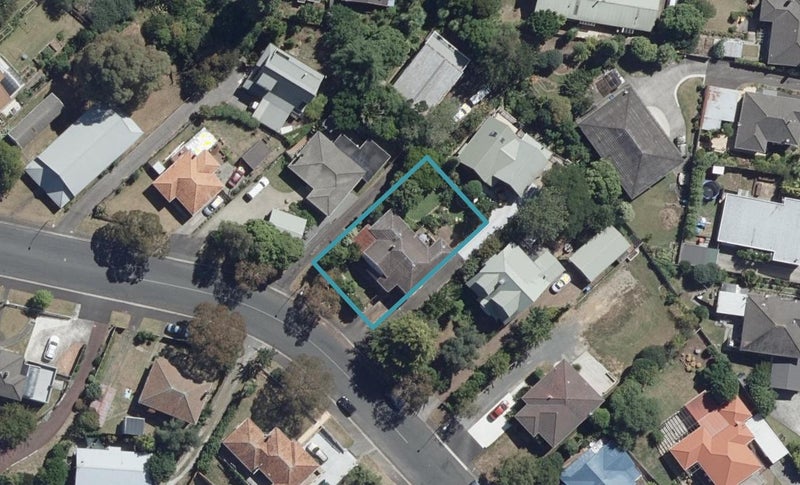 10 Ridout Street, Maeroa, Hamilton - Carousel 1