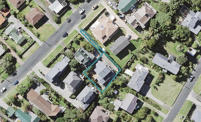22A Arran Road, Browns Bay, Auckland - Carousel 1