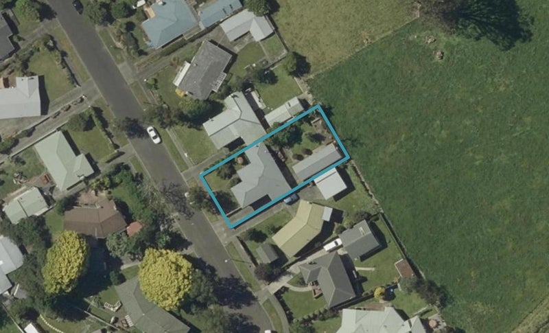 57 Ruamahanga Crescent, Terrace End, Palmerston North - Carousel 1