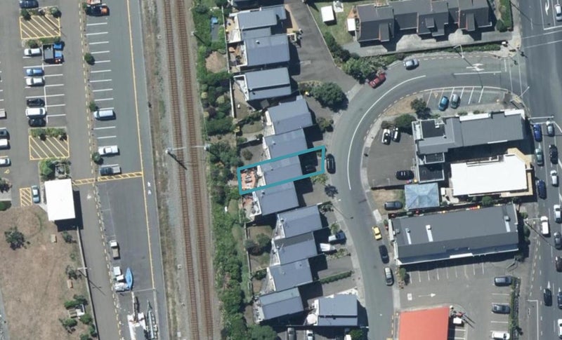 16 Marina View, Paremata, Porirua - Carousel 1