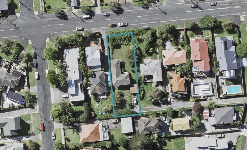 37 Old Lake Road, Narrow Neck, Auckland - Carousel 1