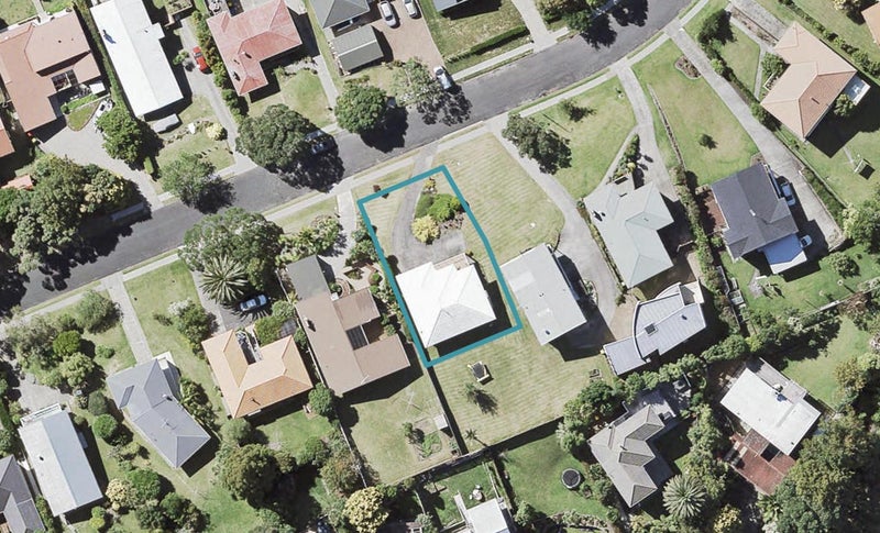 28 Mayfair Crescent, Mairangi Bay, Auckland - Carousel 1