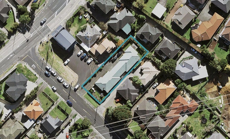 1/2 Carlton Street, Hillsborough, Auckland - Carousel 1