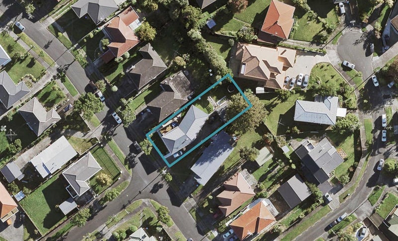 16 Rosamund Avenue, New Windsor, Auckland - Carousel 1