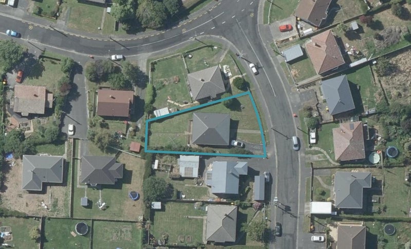 17 Edinburgh Street, Green Island, Dunedin - Carousel 1