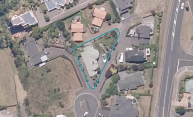 8 Krissell Place, Acacia Bay, Taupo - Carousel 1