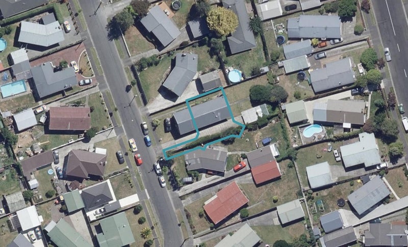 2/18 Betley Crescent, Fairview Downs, Hamilton - Carousel 1