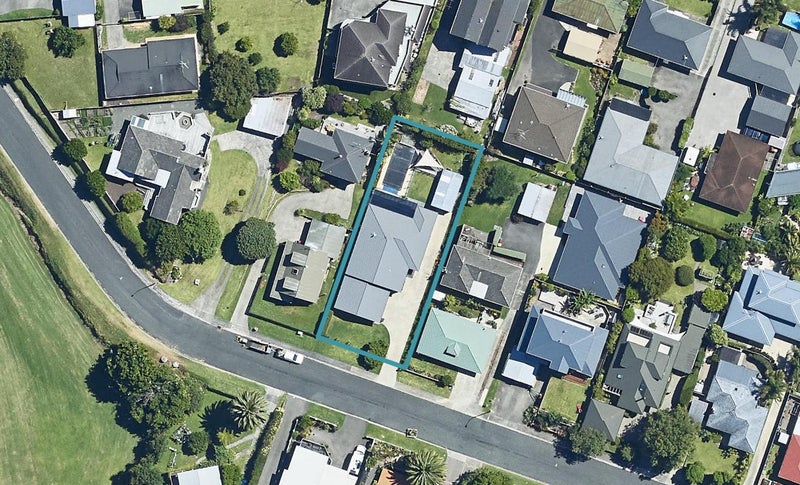 23 Crescent Road, Otumoetai, Tauranga - Carousel 1