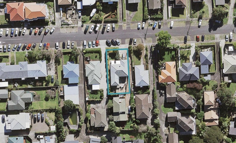 7 Waratah Street, Birkenhead, Auckland - Carousel 1