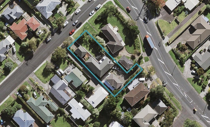 1/4 Holland Road, Hillcrest, Auckland - Carousel 1
