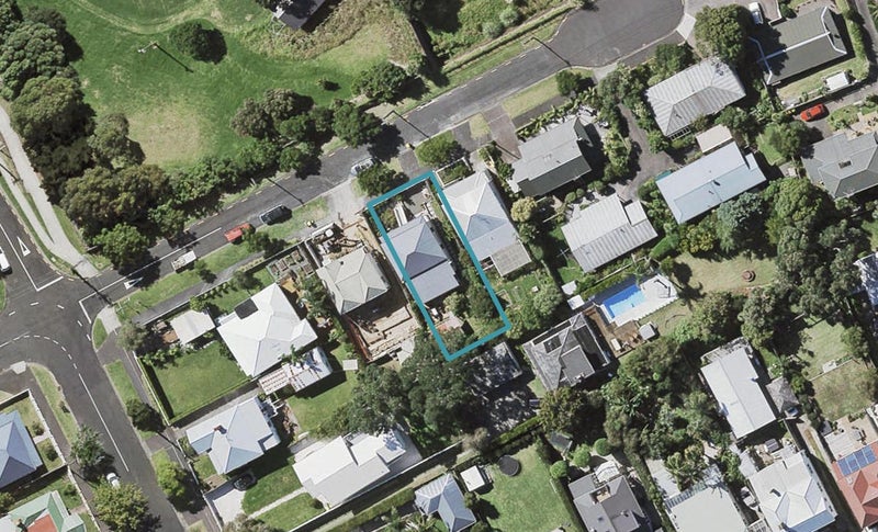 11 Abbotsford Terrace, Devonport, Auckland - Carousel 1