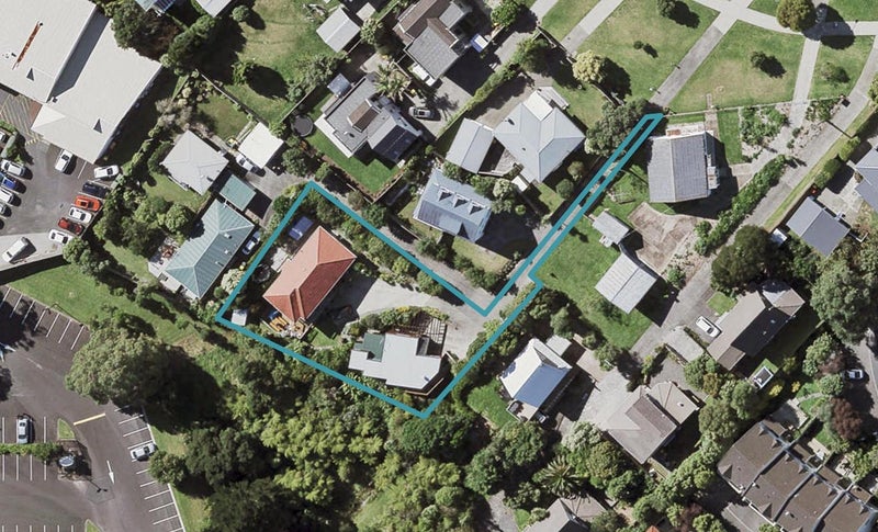 2/410 East Coast Road, Sunnynook, Auckland - Carousel 1
