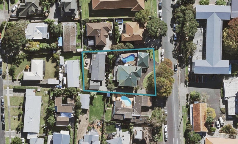 1/2A Kauri Glen Road, Northcote, Auckland - Carousel 1
