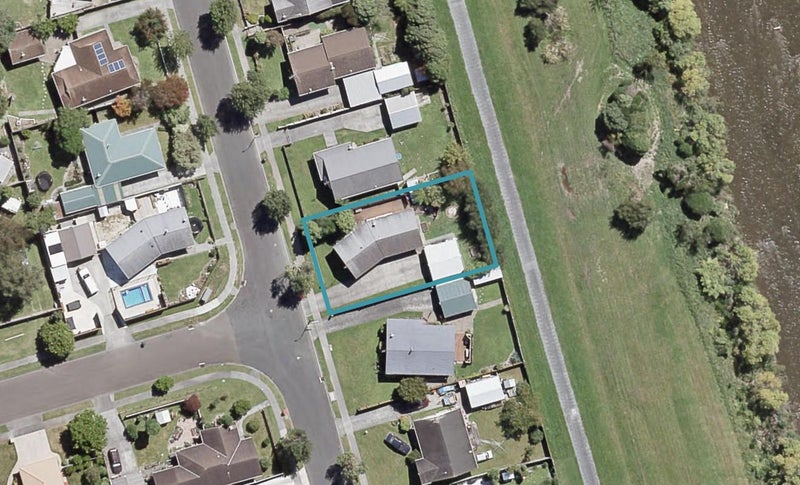 20 Delaware Grove, Totara Park, Upper Hutt - Carousel 1