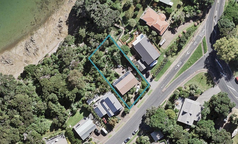 3 Kennedy Point Road, Surfdale, Waiheke Island - Carousel 1