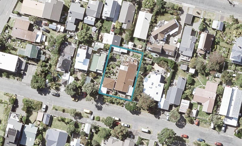 16 Konini Street, Eastbourne, Lower Hutt - Carousel 1