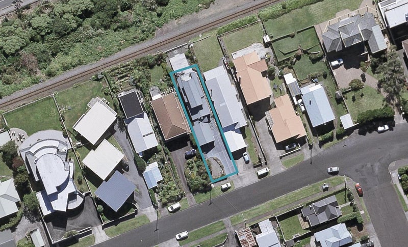8 Roy Terrace, Moturoa, New Plymouth - Carousel 1