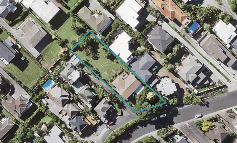 19 Commodore Parry Road, Castor Bay, Auckland - Carousel 1