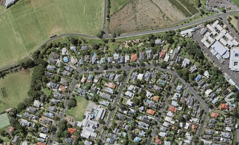 17 Waterview Road, Stanley Point, Auckland - Carousel 1