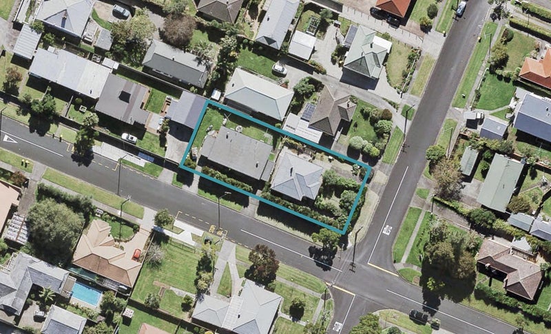 22 Koromiko Street, New Lynn, Auckland - Carousel 1