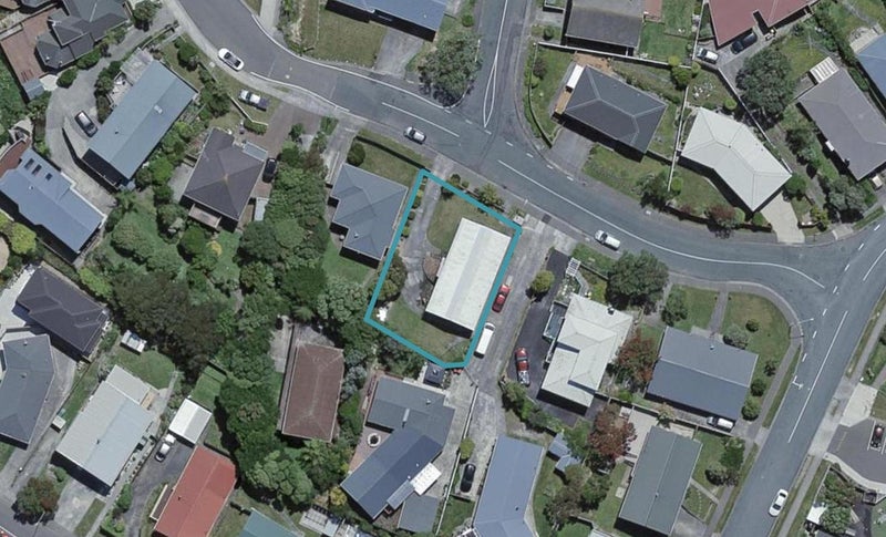 9 Pelorous Street, Paparangi, Wellington - Carousel 1