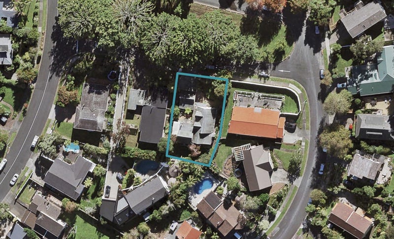 7 Holyoake Place, Chatswood, Auckland - Carousel 1