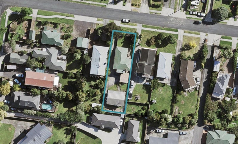 2/23 Estuary Road, Weymouth, Auckland - Carousel 1