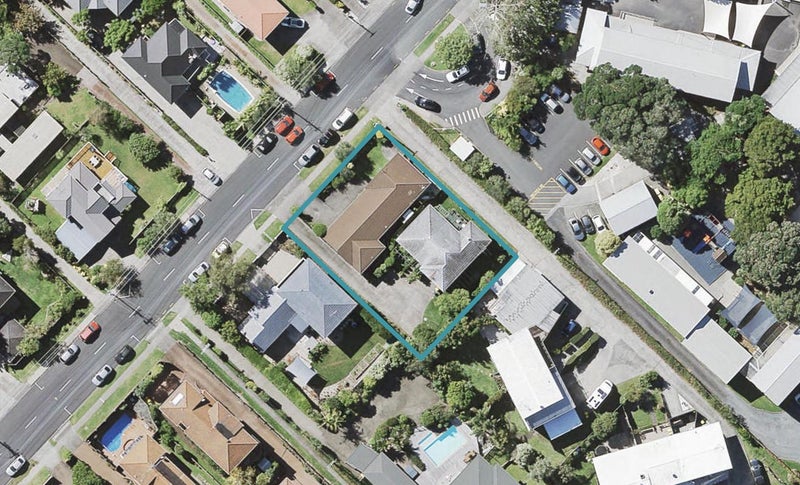 1/73 Aberdeen Road, Castor Bay, Auckland - Carousel 1