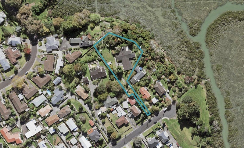 106 Roberts Road, Te Atatu South, Auckland - Carousel 1