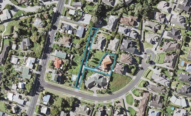 8 Araminta Place, Beachlands, Auckland - Carousel 1