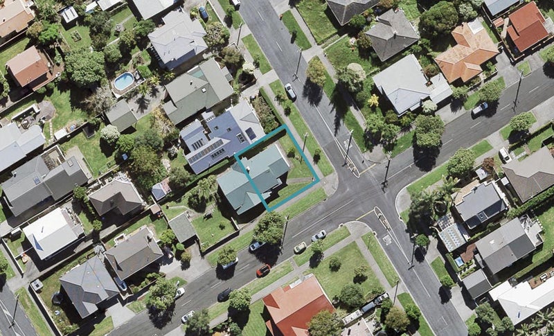 30 Kiwi Road, Point Chevalier, Auckland - Carousel 1