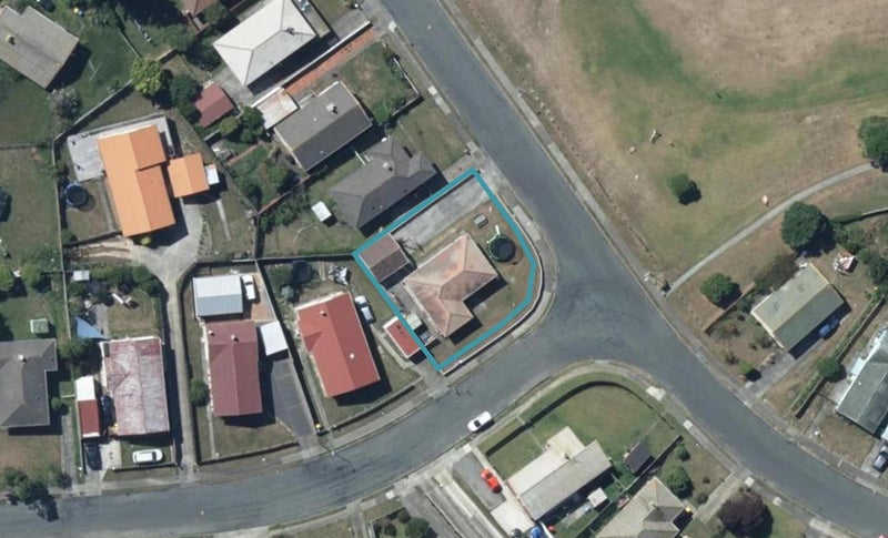 38 Mahinawa Street, Takapuwahia, Porirua - Carousel 1