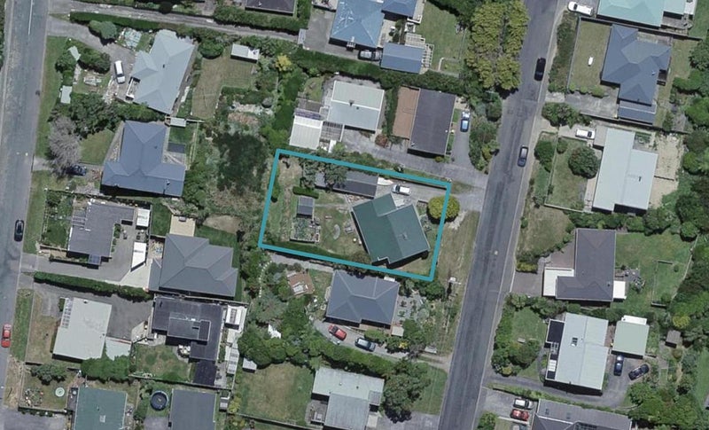 13 Ruskin Road, Newlands, Wellington - Carousel 1