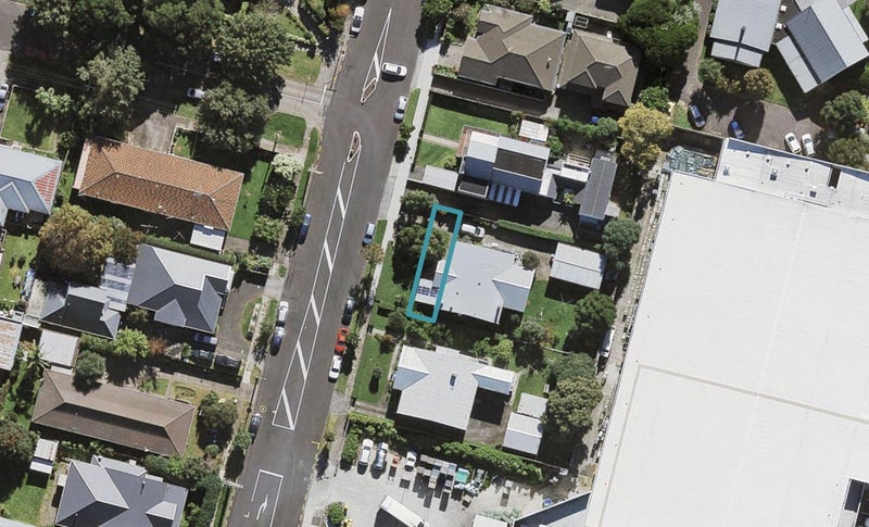 2/13 Crown Street, Royal Oak, Auckland - Carousel 1