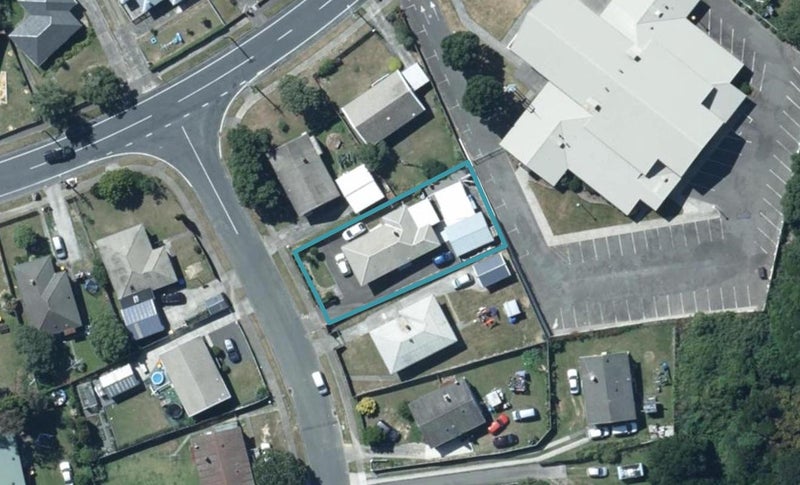 3 Surprise Place, Cannons Creek, Porirua - Carousel 1