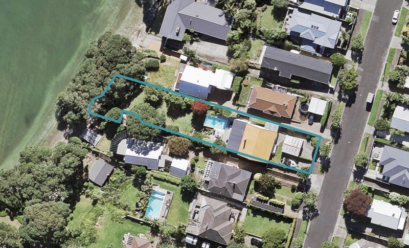12 Harbour View Road, Point Chevalier, Auckland - Carousel 1