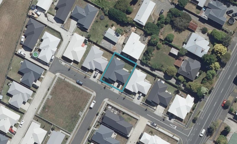 8 Queens Park Crescent, Frankton, Hamilton - Carousel 1