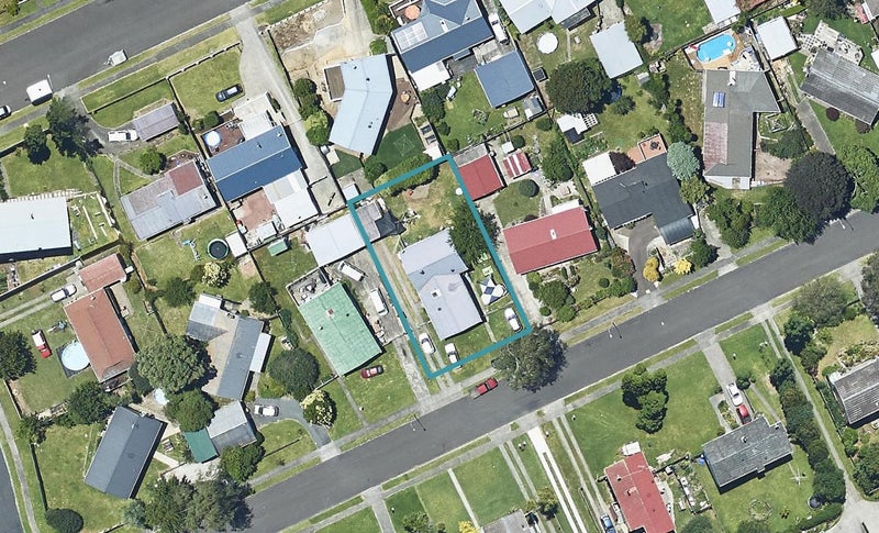 6 Dingadee Street, Welcome Bay, Tauranga - Carousel 1
