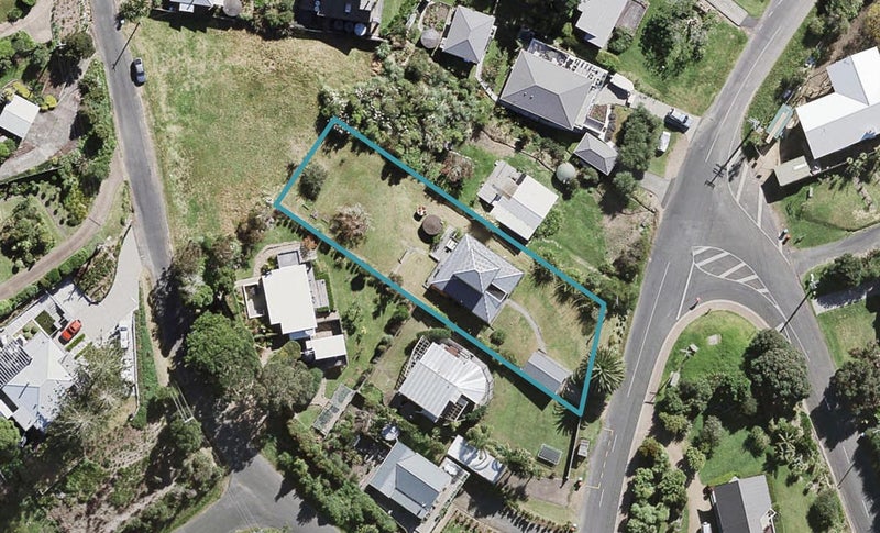 19 Korora Road, Oneroa, Waiheke Island - Carousel 1