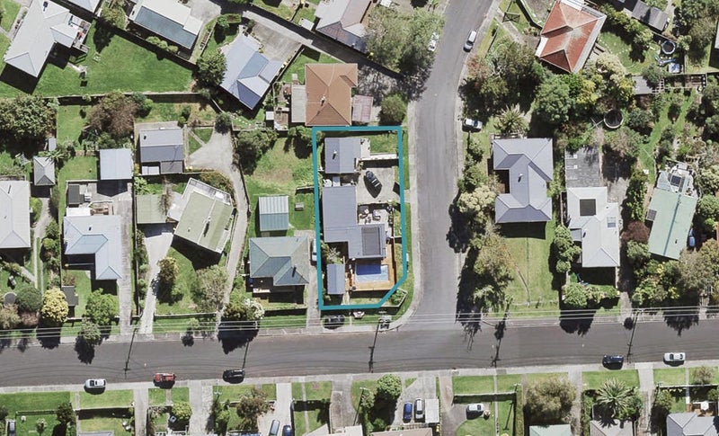 12 Fordham Street, Beach Haven, Auckland - Carousel 1