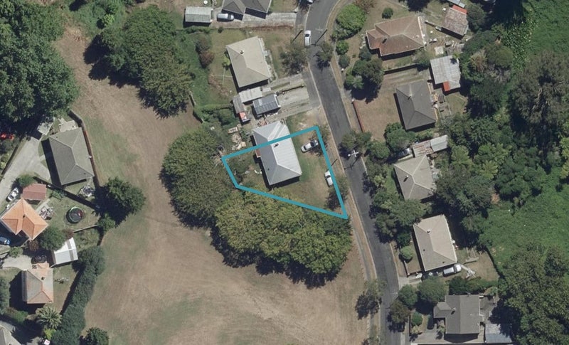 11 Stokes Crescent, Maeroa, Hamilton - Carousel 1