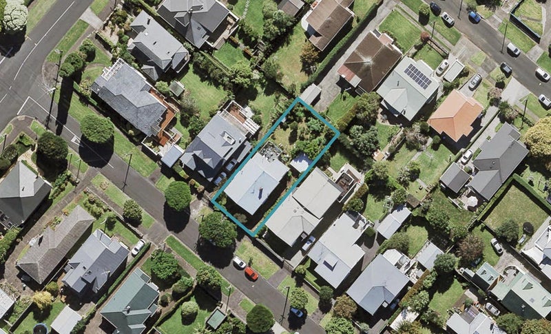 82 Lloyd Avenue, Mount Albert, Auckland - Carousel 1