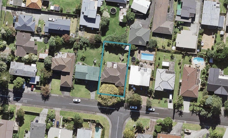 8 Taitua Drive, Te Atatu South, Auckland - Carousel 1