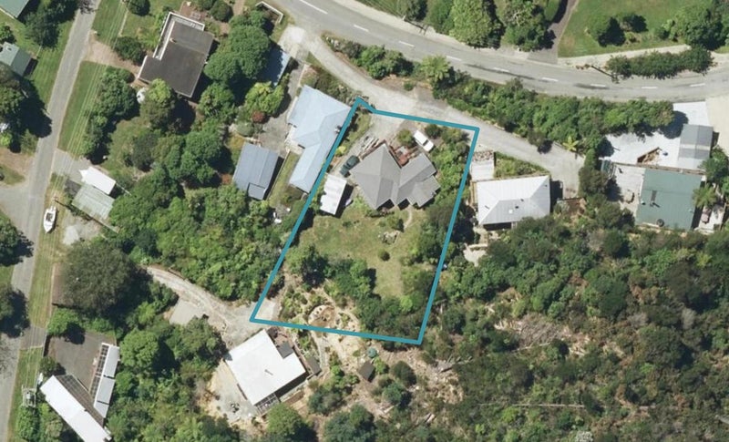 2330 Queen Charlotte Drive, Picton - Carousel 1