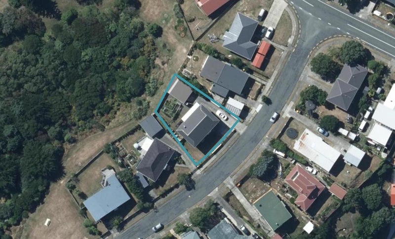 6 Humphreys Grove, Titahi Bay, Porirua - Carousel 1
