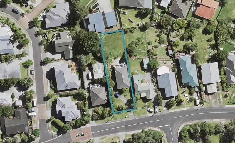 53 Derwent Crescent, Titirangi, Auckland - Carousel 1