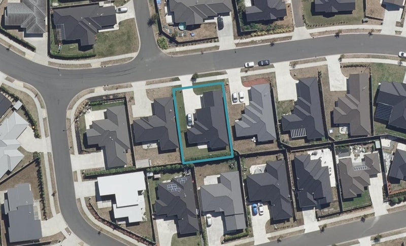 24 Cabourne Drive, Glenview, Hamilton - Carousel 1