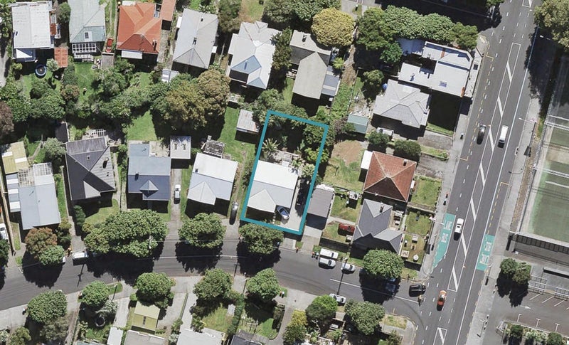2/1 Altham Avenue, Mount Eden, Auckland - Carousel 1