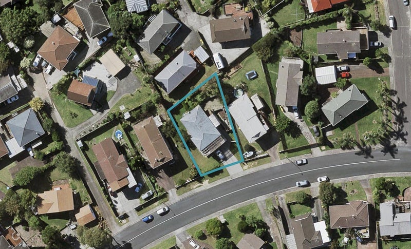 32 Athena Drive, Totara Vale, Auckland - Carousel 1
