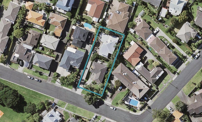 1/16 Tobruk Crescent, Milford, Auckland - Carousel 1